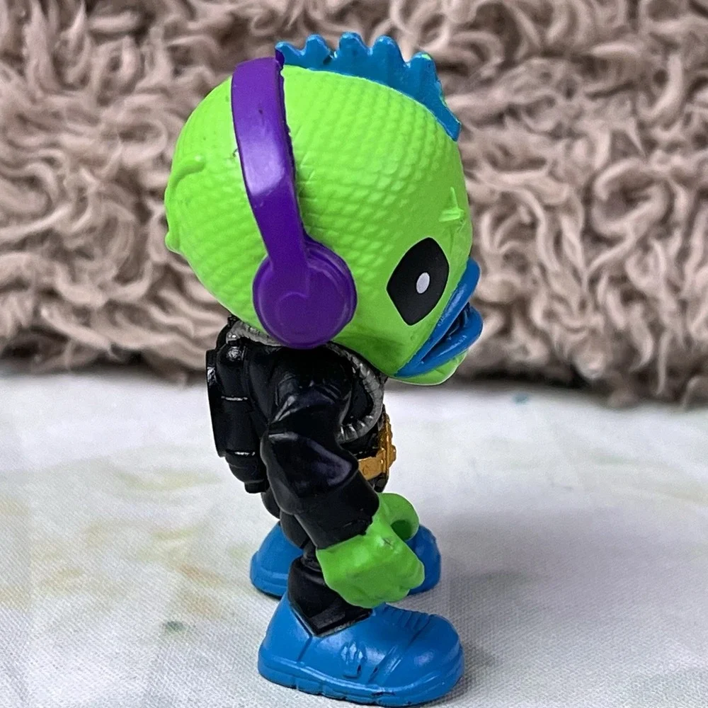 Treasure X Sunken Gold Syd Fish Figure Neon Green Alien Toy Collectible